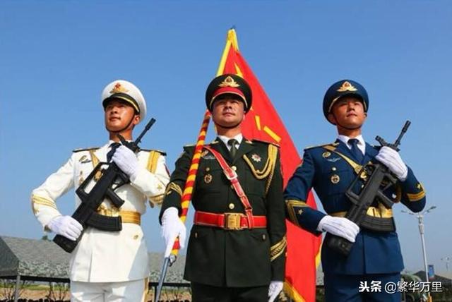 新中国大阅兵几次新中国成立以来，共举行过17次国庆大阅兵。以下是部分阅兵年份